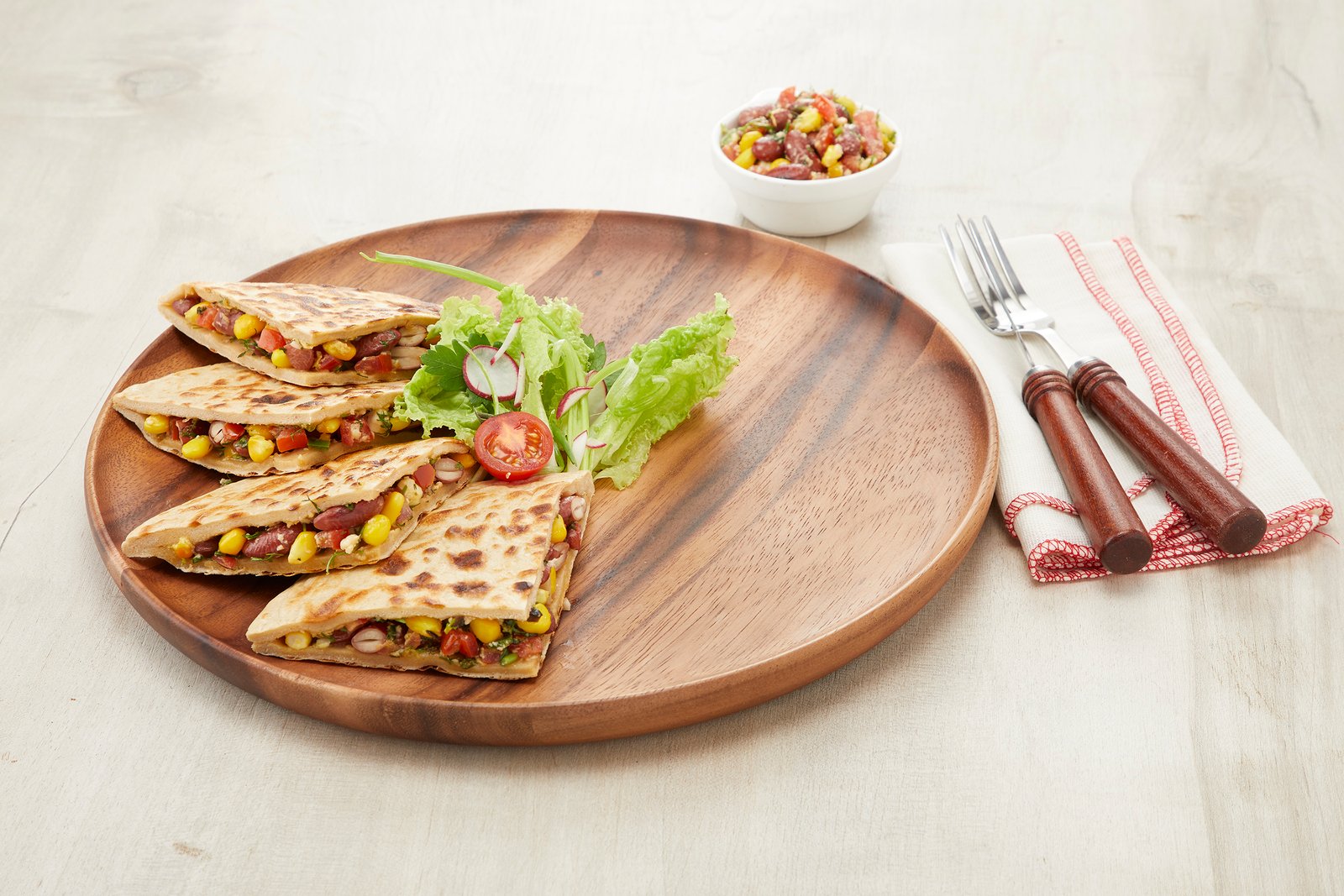 BACK TO BASICS- NATURALLYOURS Wooden Round Plate 1Pcs, Dia30 × H1.5 cm